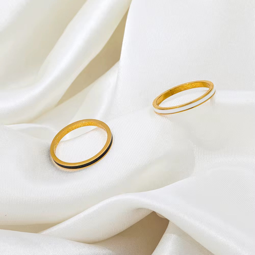 B&W Stackable Ring