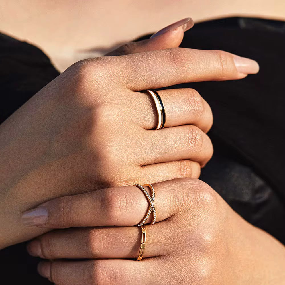 B&W Stackable Ring